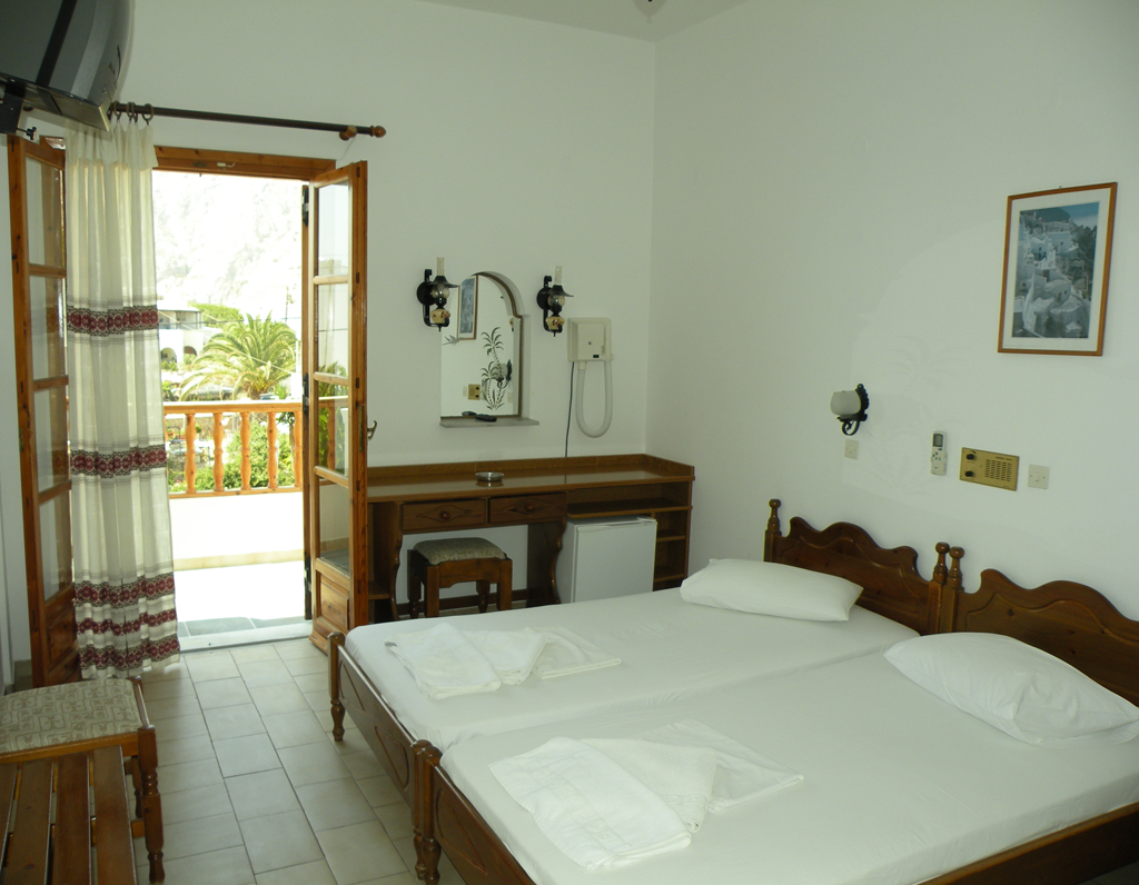santorini-rooms1.png