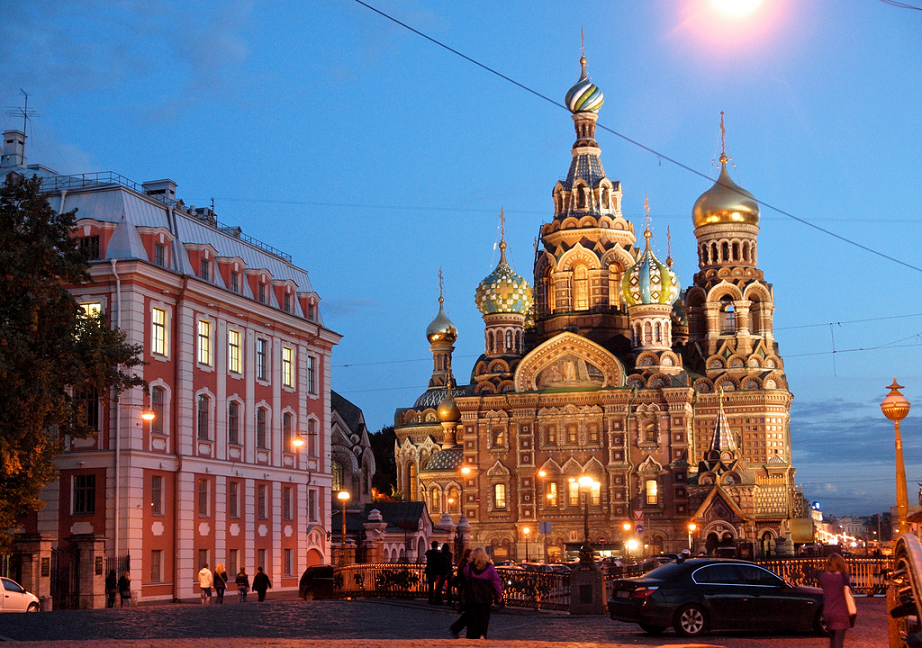 -нощи-в-Санкт-Петербург-Via-tours.jpg